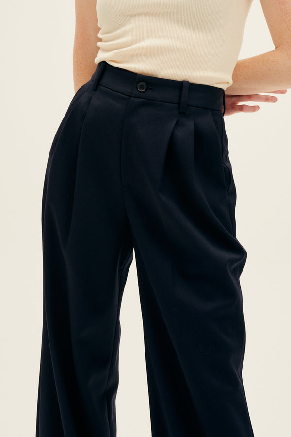 Nili Lotan Flavie Pant Dark in Navy