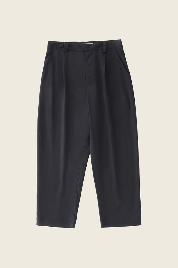 Voli Pant in Darkest Navy